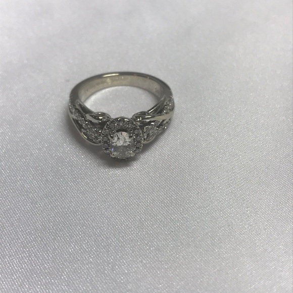 Vera Wang diamond ring - Picture 6 of 7